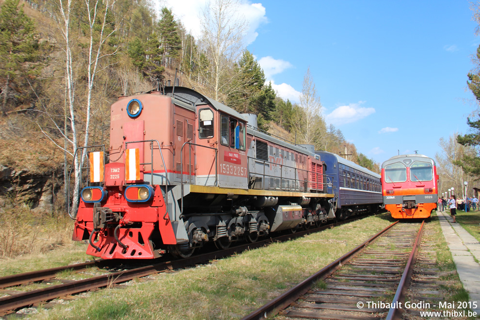 Croisement à Ulanovo (KM 98) avec un train « Russie Impériale » sur les bords du Lac Baïkal