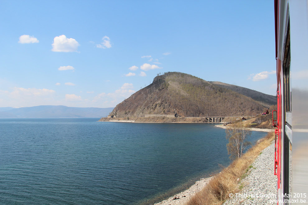 Vue sur le sud-ouest du lac Baïkal, depuis l'est d'Angasol'skaya (KM 149)