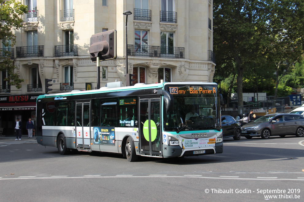 Bus 8893 (DV-959-TC) sur la ligne 102 (RATP) à Porte de Bagnolet (Paris)