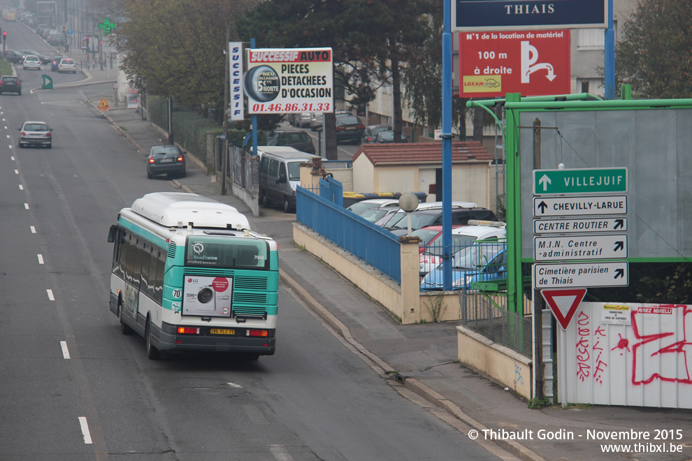 Bus 7068 (786 PLJ 75) sur la ligne 103 (RATP) à Thiais