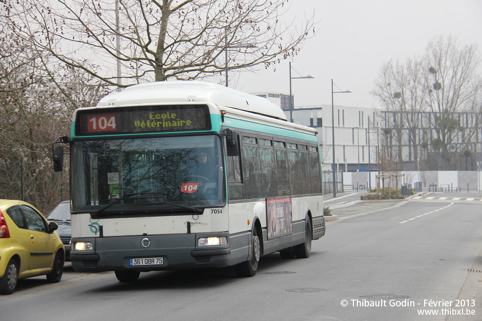 Bus 7054 (361 QBR 75) sur la ligne 104 (RATP) à Sucy-en-Brie
