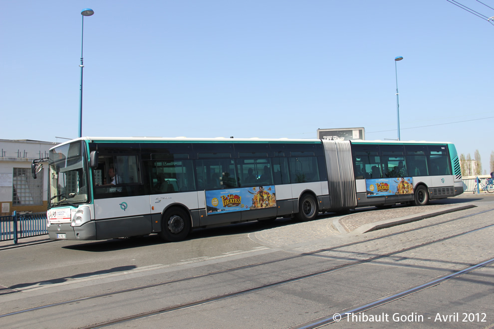 Bus 1832 (ER-087-TM) sur la ligne 105 (RATP) à Noisy-le-Sec