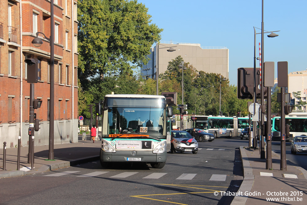 Bus 1821 (88 RKH 75) sur la ligne 105 (RATP) à Porte des Lilas (Paris)