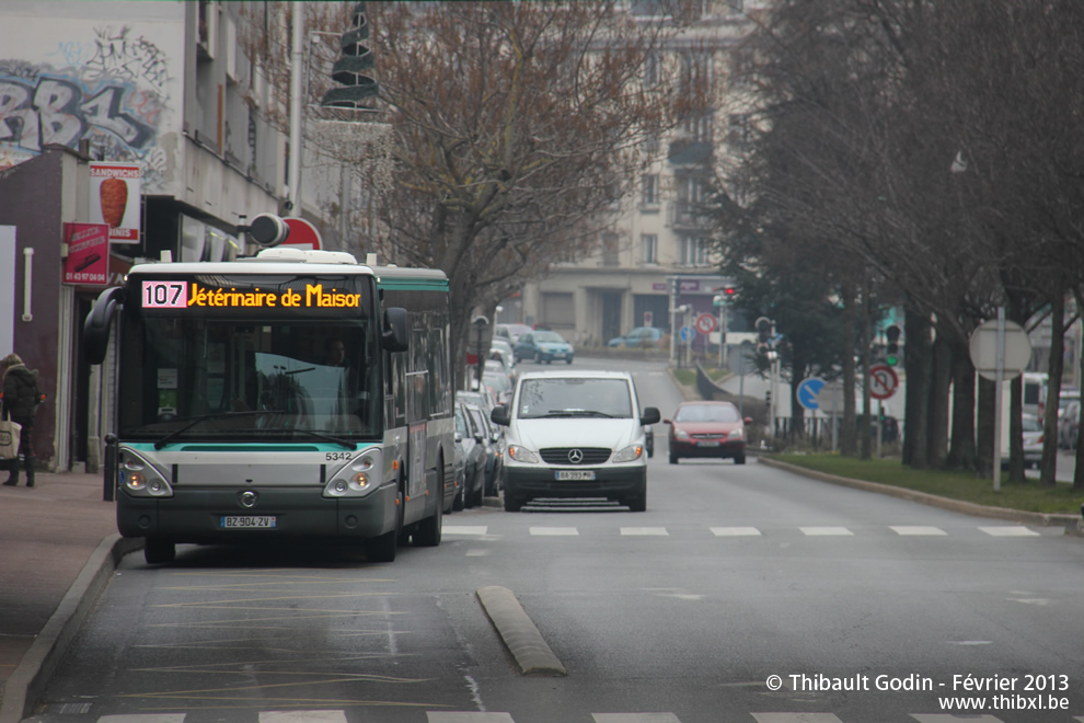 Bus 5342 (BZ-904-ZV) sur la ligne 107 (RATP) à Saint-Maur-des-Fossés