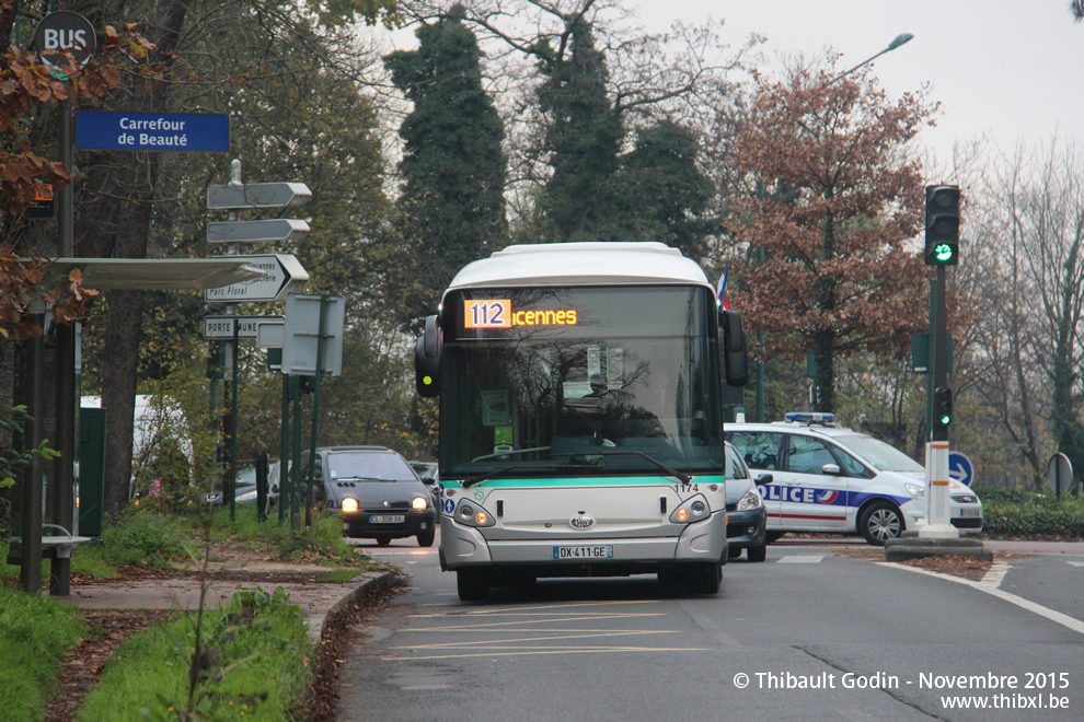 Bus 1174 (DX-411-GE) sur la ligne 112 (RATP) au Bois de Vincennes (Paris)