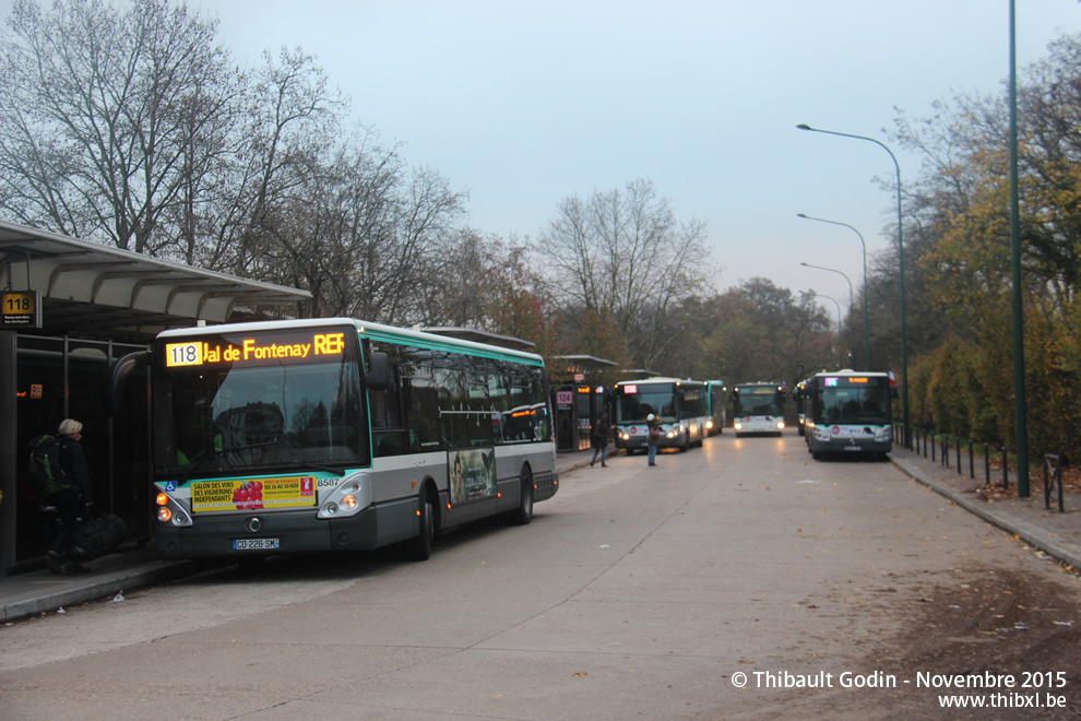 Bus 8587 (CD-226-SM) sur la ligne 118 (RATP) à Château de Vincennes (Paris)