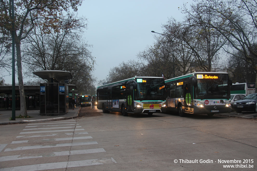 Bus 8884 (DW-751-HB) sur la ligne 115 (RATP) à Château de Vincennes (Paris)