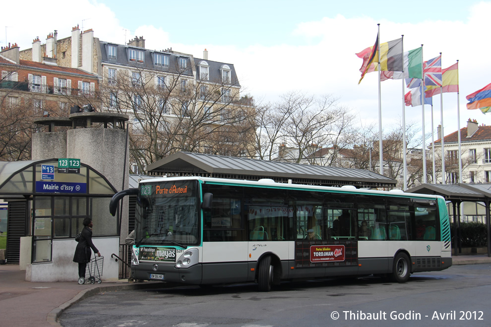 Bus 5281 (BW-584-WA) sur la ligne 123 (RATP) à Issy-les-Moulineaux