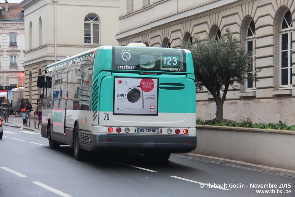 Bus 5290 (BX-136-NH) sur la ligne 123 (RATP) à Issy-les-Moulineaux