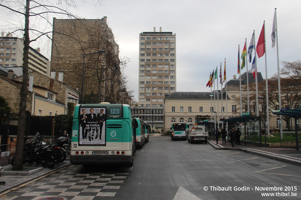 Bus 5277 (BW-658-RW) sur la ligne 123 (RATP) à Issy-les-Moulineaux