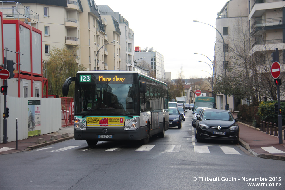 Bus 5294 (BX-827-SR) sur la ligne 123 (RATP) à Issy-les-Moulineaux