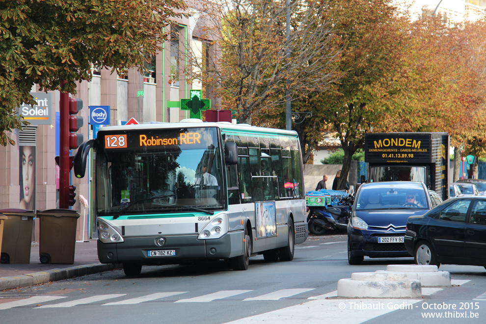 Bus 8664 (CN-782-XZ) sur la ligne 128 (RATP) à Sceaux