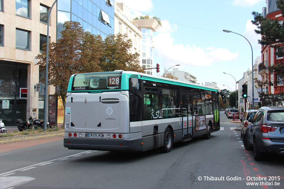 Bus 8661 (CN-016-JW) sur la ligne 128 (RATP) à Sceaux