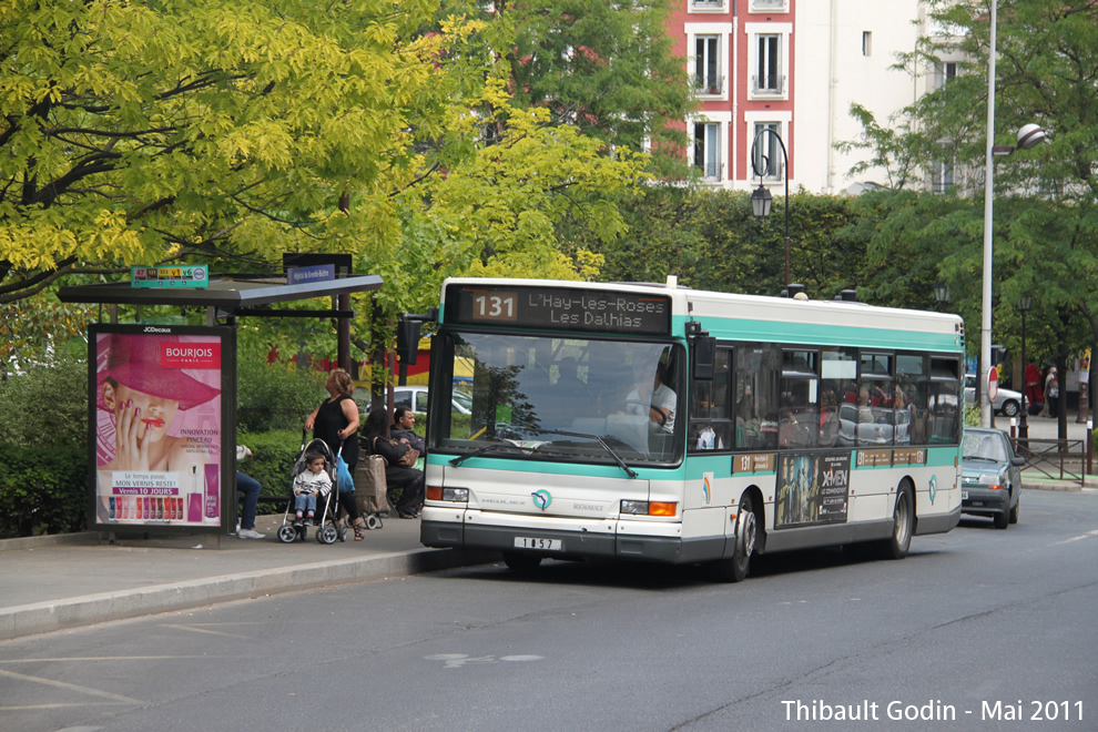Bus 1057 sur la ligne 131 (RATP) au Kremlin-Bicêtre
