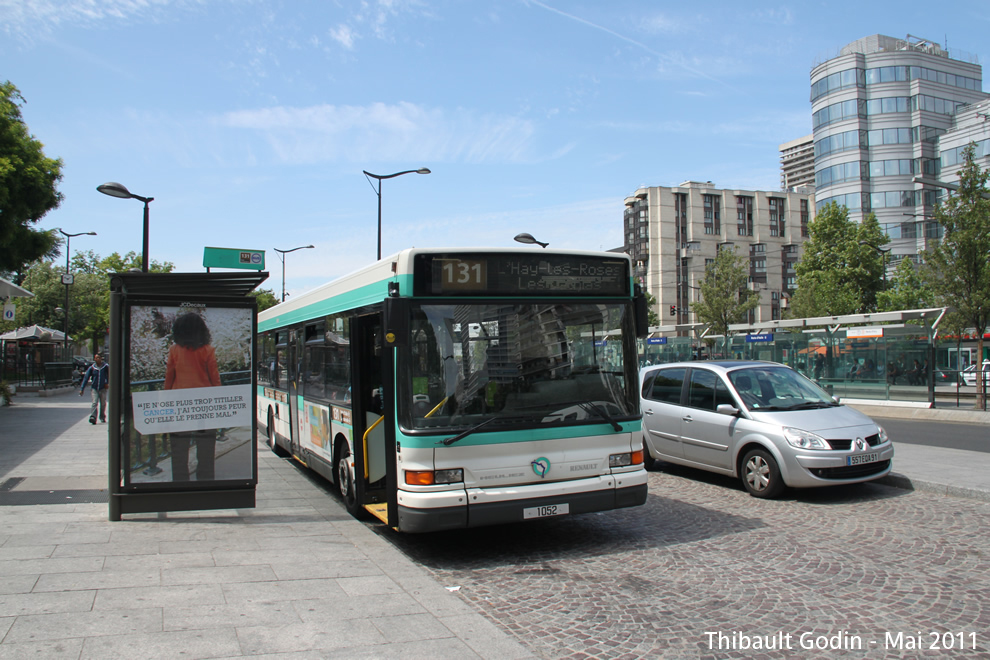 Bus 1052 sur la ligne 131 (RATP) à Porte d'Italie (Paris)