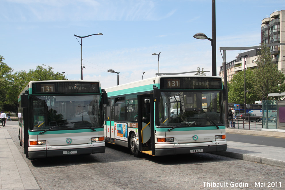 Bus 1050 et 1057 sur la ligne 131 (RATP) à Porte d'Italie (Paris)