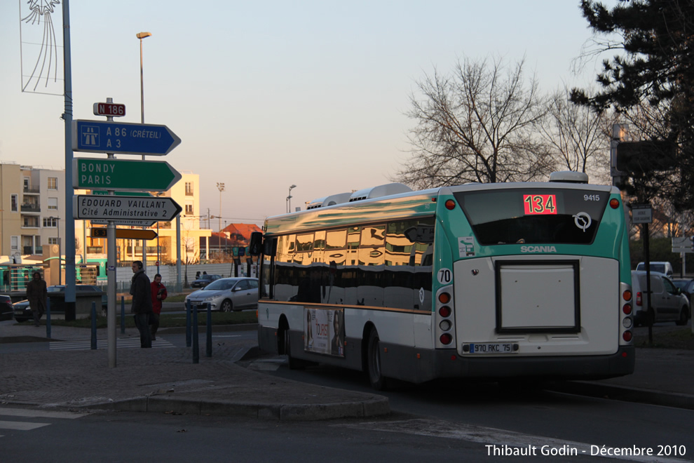Bus 9415 (970 RKC 75) sur la ligne 133 (RATP) à Bobigny