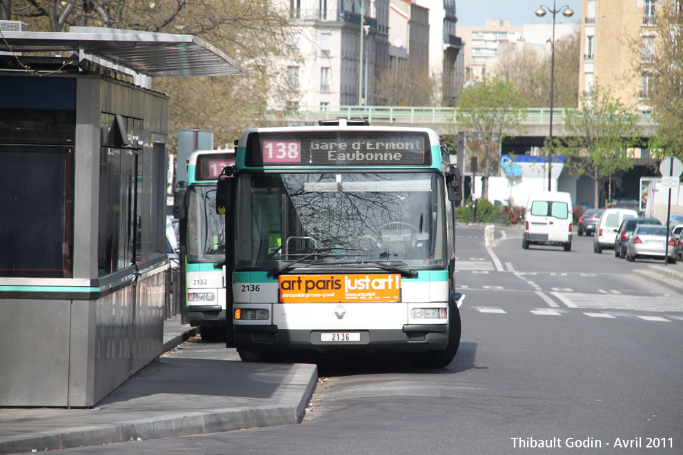 Bus 2136 sur la ligne 138 (RATP) à Porte de Clichy (Paris)
