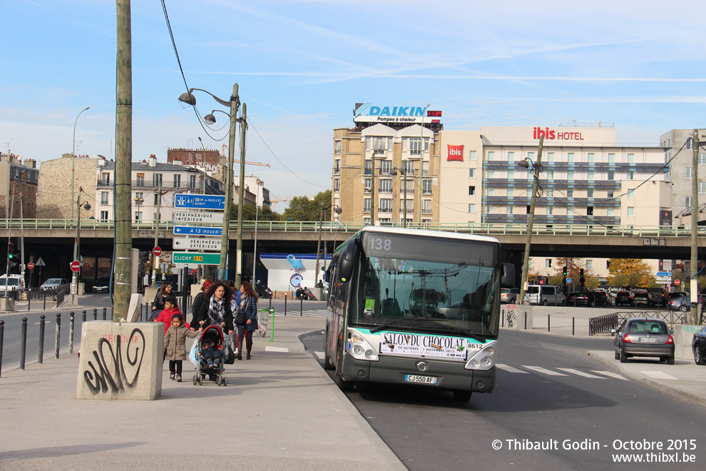 Bus 8612 (CJ-550-AF) sur la ligne 138 (RATP) à Porte de Clichy (Paris)