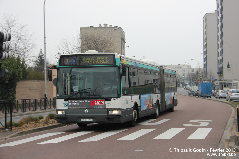 Bus 1602 sur la ligne Tvm (Trans-Val-de-Marne - RATP) à Saint-Maur-des-Fossés