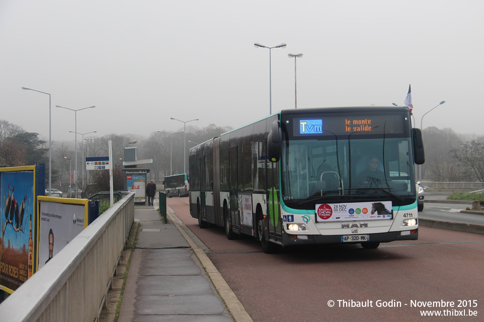 Bus 4711 (AP-320-MK) sur la ligne Tvm (Trans-Val-de-Marne - RATP) à Thiais