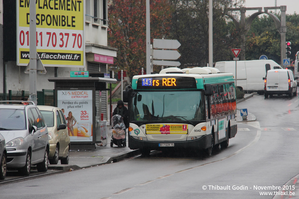 Bus 9342 (817 QZR 75) sur la ligne 143 (RATP) à Bobigny