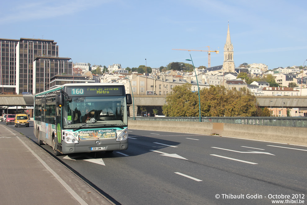 Bus 3150 (308 QWW 75) sur la ligne 160 (RATP) à Saint-Cloud