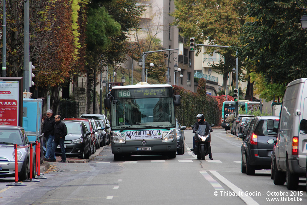 Bus 3150 (308 QWW 75) sur la ligne 160 (RATP) à Saint-Cloud