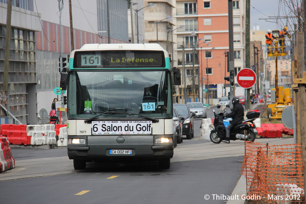 Bus 7671 (CA-002-HF) sur la ligne 161 (RATP) à Courbevoie