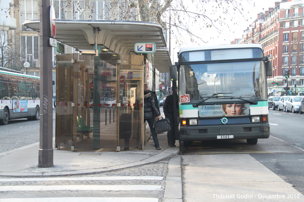 Bus 6565 sur la ligne 163 (RATP) à Porte de Champerret (Paris)