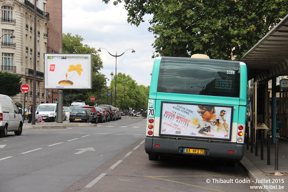 Bus 3326 (83 RFZ 75) sur la ligne 163 (RATP) à Porte de Champerret (Paris)