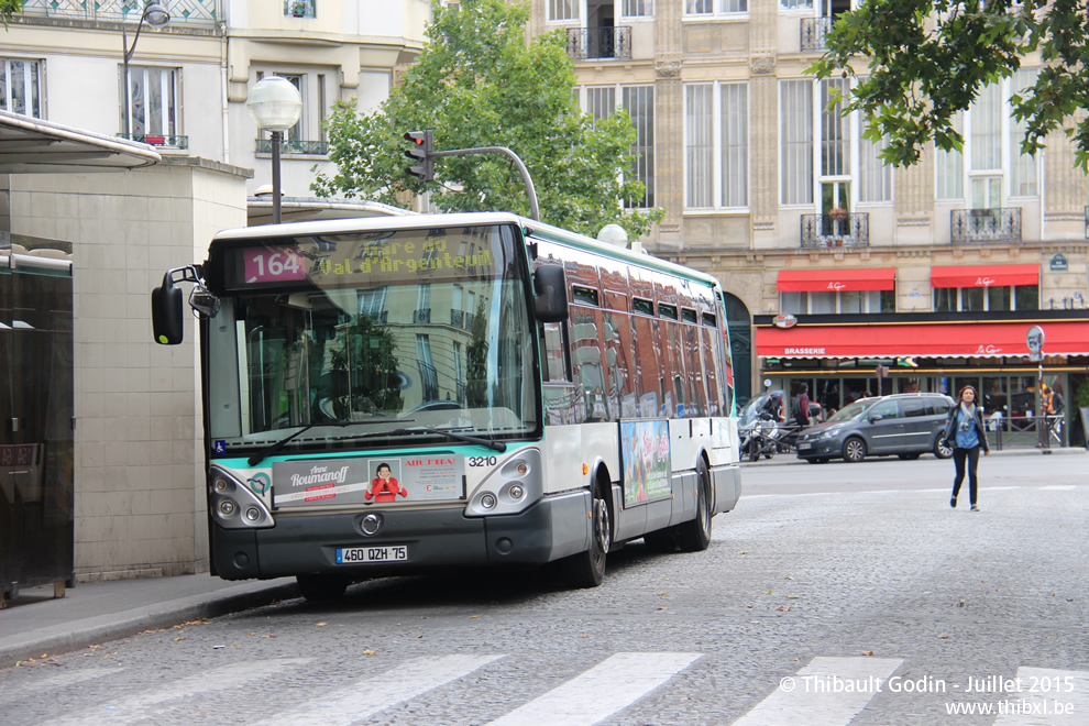 Bus 3210 (460 QZH 75) sur la ligne 164 (RATP) à Porte de Champerret (Paris)