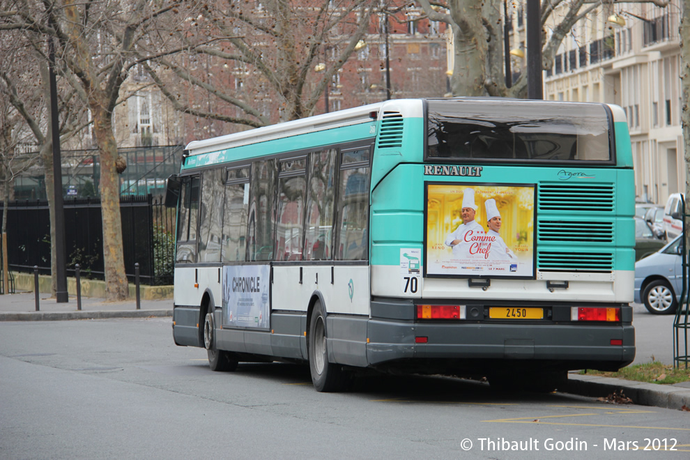 Bus 2450 sur la ligne 165 (RATP) à Porte de Champerret (Paris)