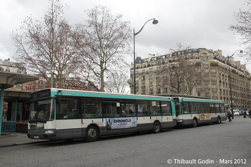 Bus 2458 sur la ligne 165 (RATP) à Porte de Champerret (Paris)