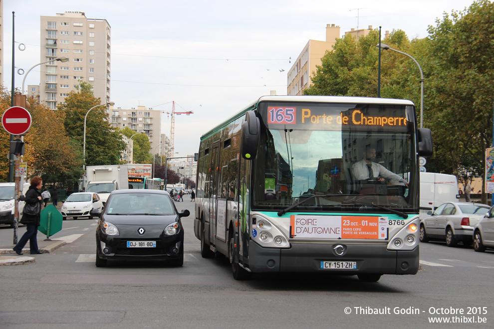 Bus 8766 (CY-151-ZH) sur la ligne 165 (RATP)