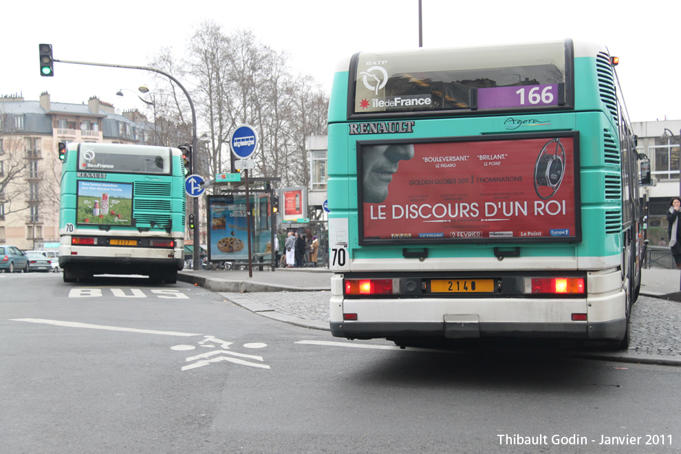 Bus 2140 sur la ligne 166 (RATP) à Porte de Clignancourt (Paris)