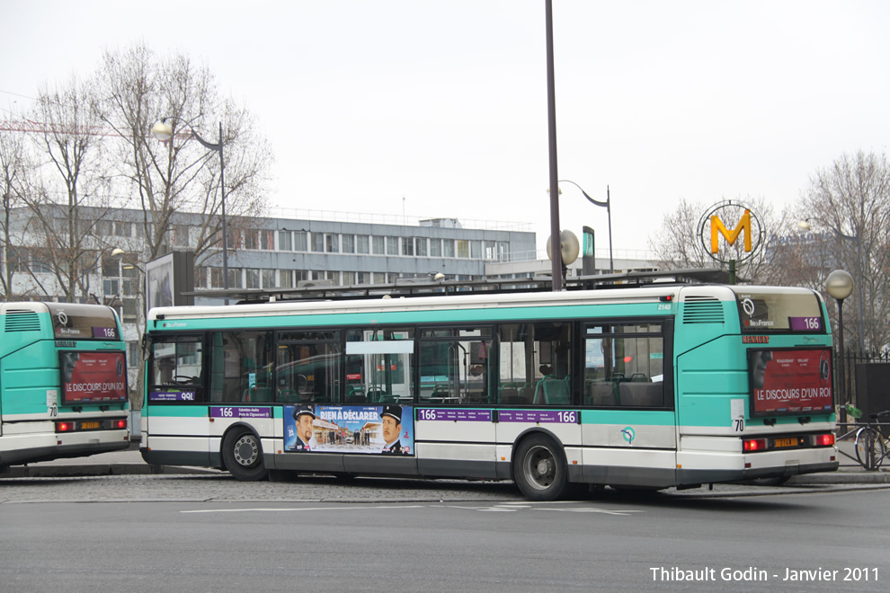 Bus 2140 sur la ligne 166 (RATP) à Porte de Clignancourt (Paris)