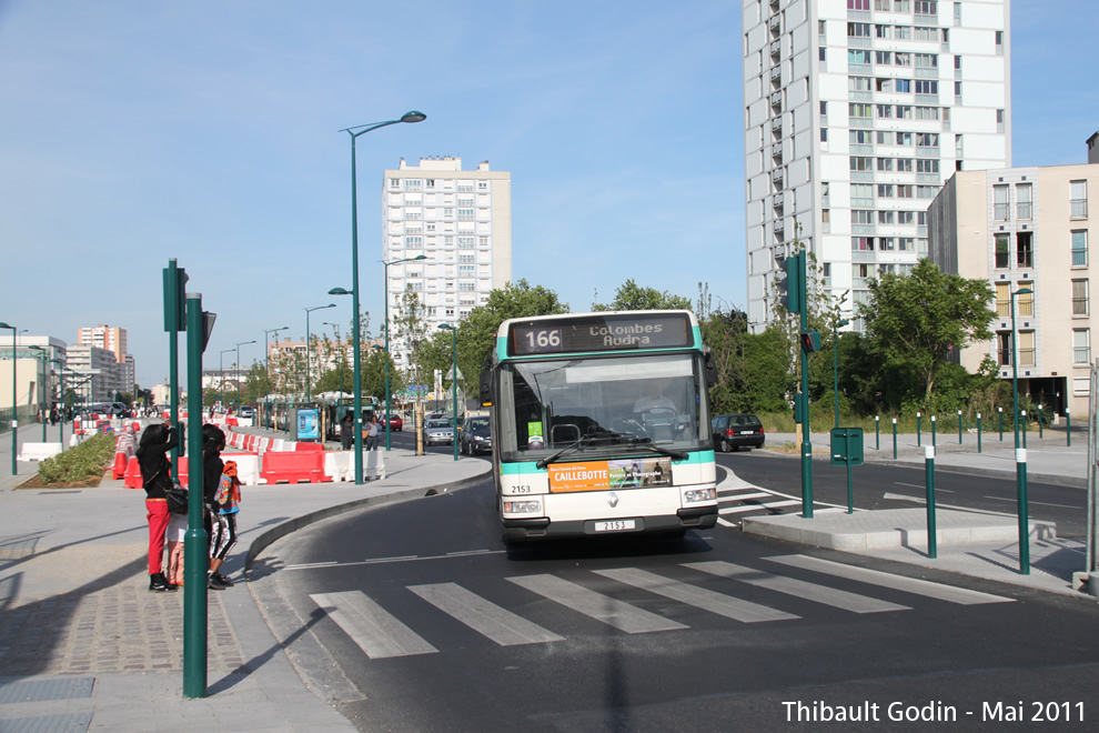 Bus 2153 sur la ligne 166 (RATP) à Asnières-sur-Seine