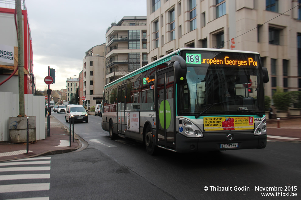 Bus 8558 (CC-097-NW) sur la ligne 169 (RATP) à Issy-les-Moulineaux