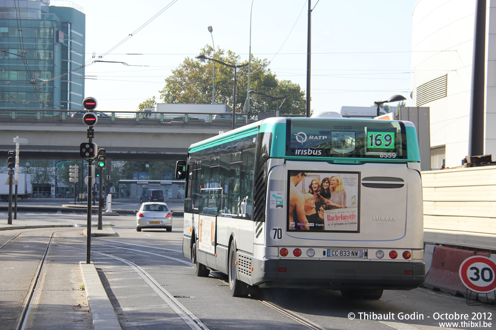 Bus 8559 (CC-833-NW) sur la ligne 169 (RATP) à Balard (Paris)