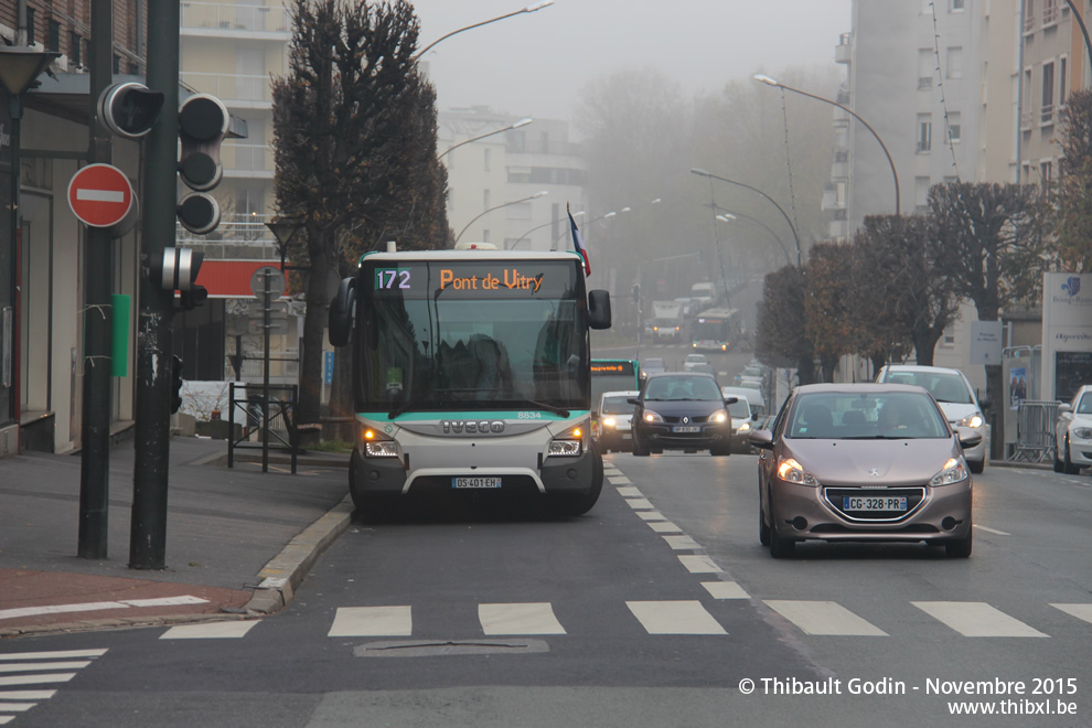 Bus 8834 (DS-401-EH) sur la ligne 172 (RATP) à Bourg-la-Reine