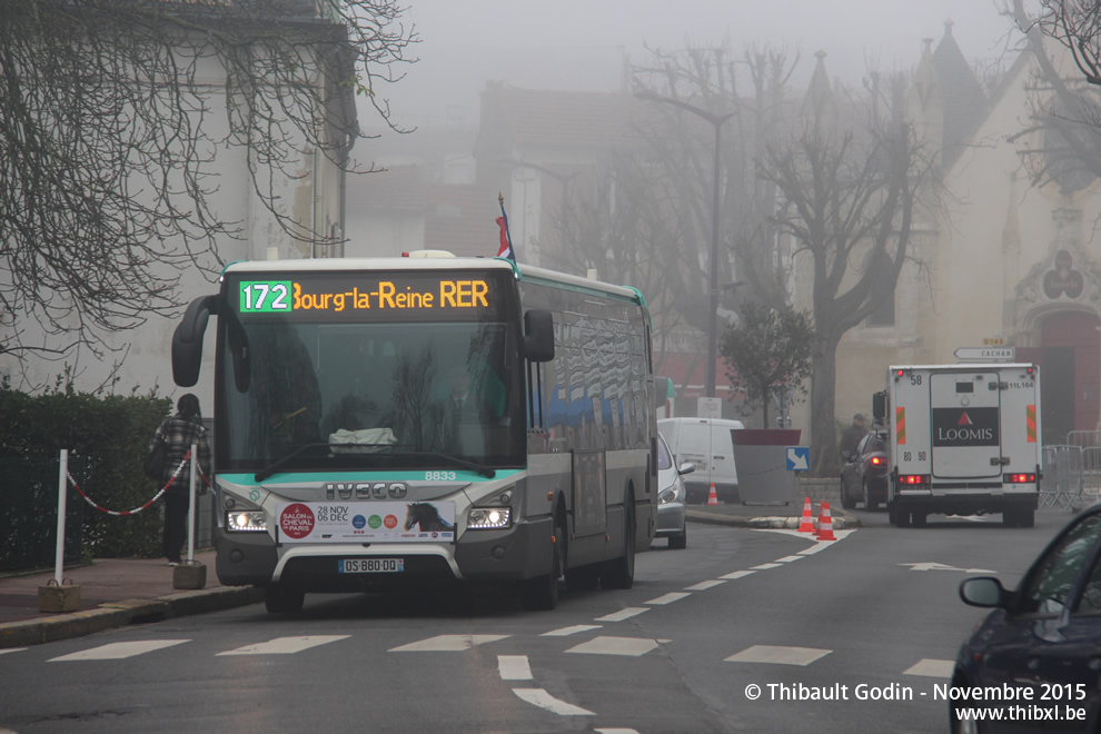 Bus 8833 (DS-880-DQ) sur la ligne 172 (RATP) à L'Haÿ-les-Roses