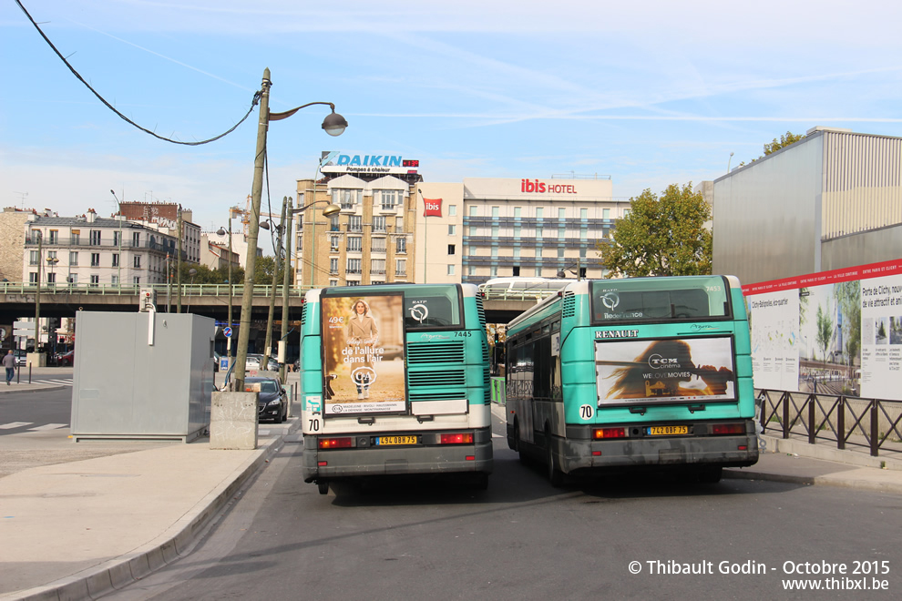 Bus 7445 (494 QBH 75) et 7453 (742 QBF 75) sur la ligne 173 (RATP) à Porte de Clichy (Paris)