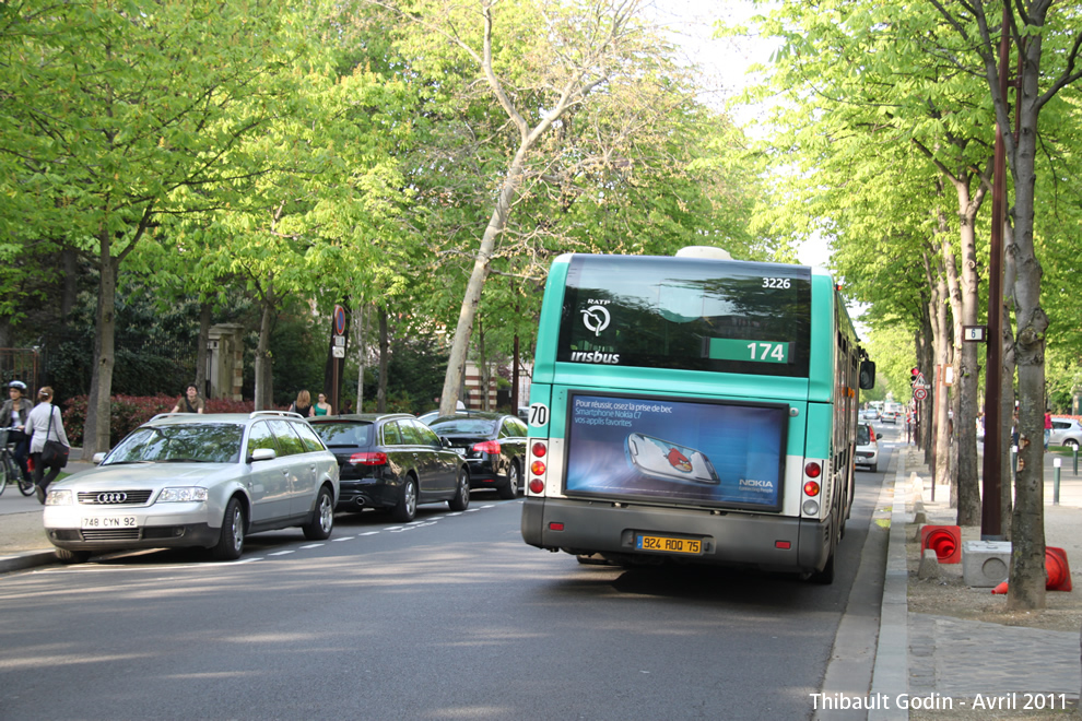 Bus 3226 (924 RDQ 75) sur la ligne 174 (RATP) à Neuilly-sur-Seine