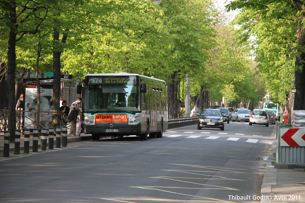 Bus 3229 (898 RDT 75) sur la ligne 174 (RATP) à Neuilly-sur-Seine