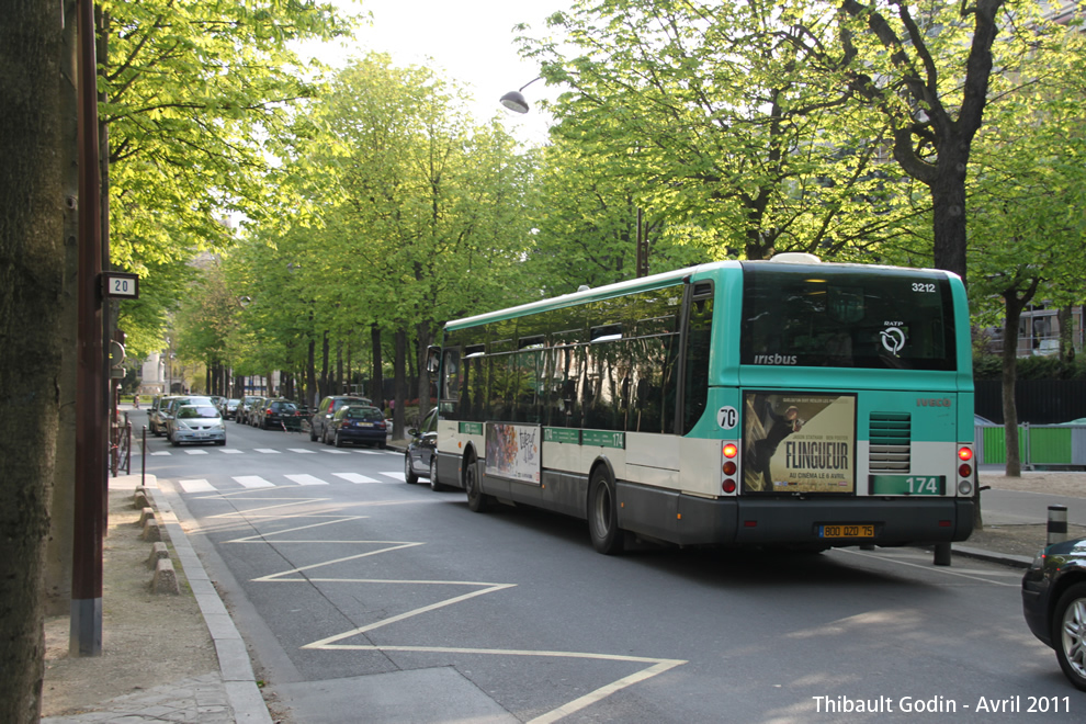 Bus 3212 (800 QZD 75) sur la ligne 174 (RATP) à Neuilly-sur-Seine