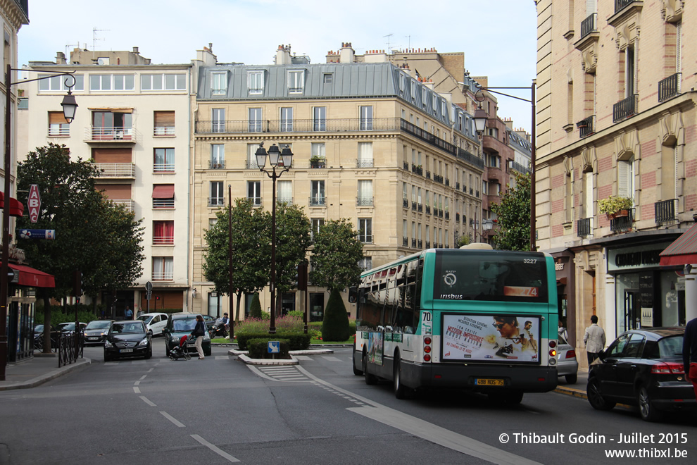 Bus 3227 (488 RDS 75) sur la ligne 174 (RATP) à Neuilly-sur-Seine