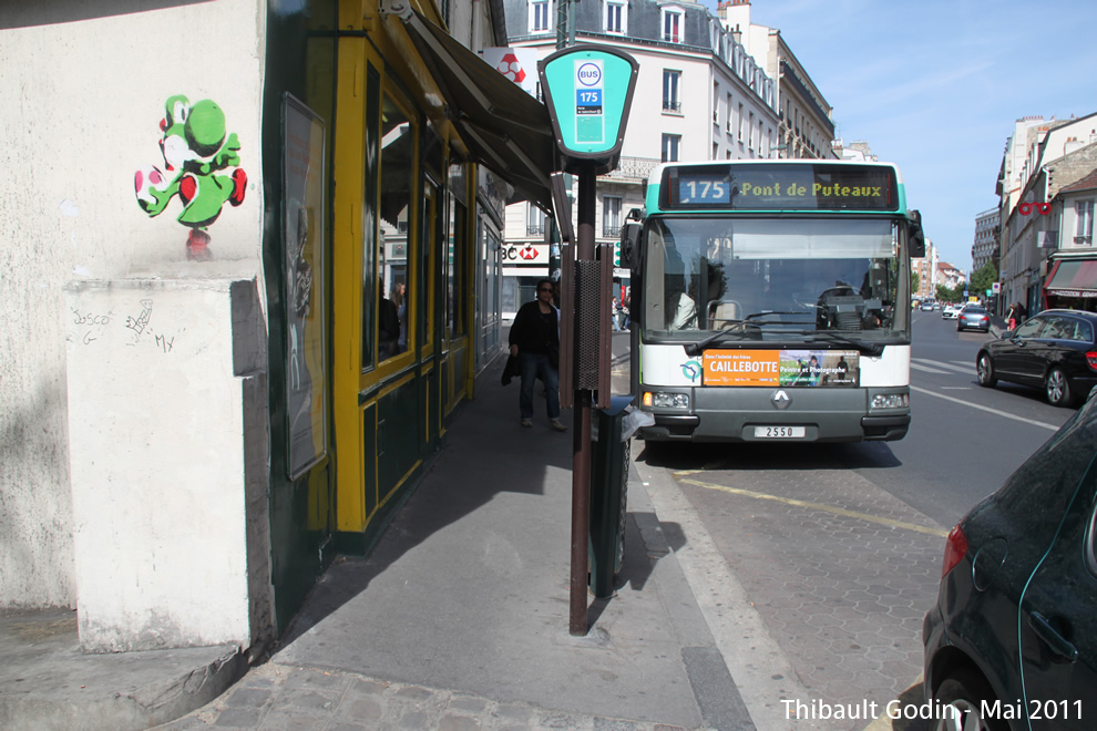 Bus 2550 sur la ligne 175 (RATP) à Courbevoie