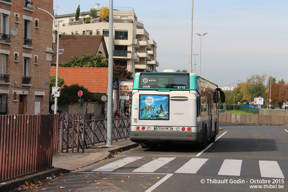 Bus 8710 (CQ-045-NF) sur la ligne 175 (RATP) à Asnières-sur-Seine