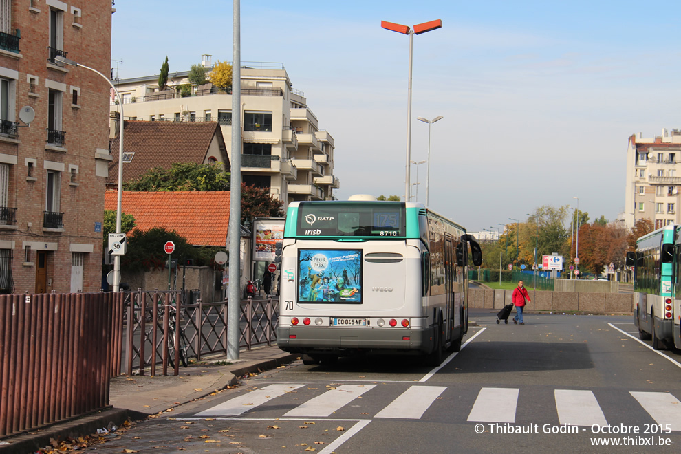 Bus 8710 (CQ-045-NF) sur la ligne 175 (RATP) à Asnières-sur-Seine